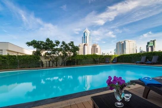 Rooftop pool at Lohas Residence Sukhumvit Bangkok with city skyline